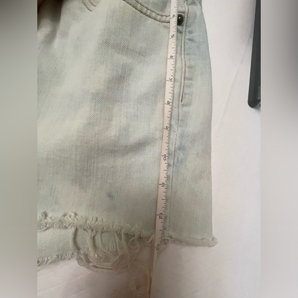 Eddie Bauer Size 8 Regular Faded Shorts with natural stretch & a raw hemline. - Picture 9 of 11
